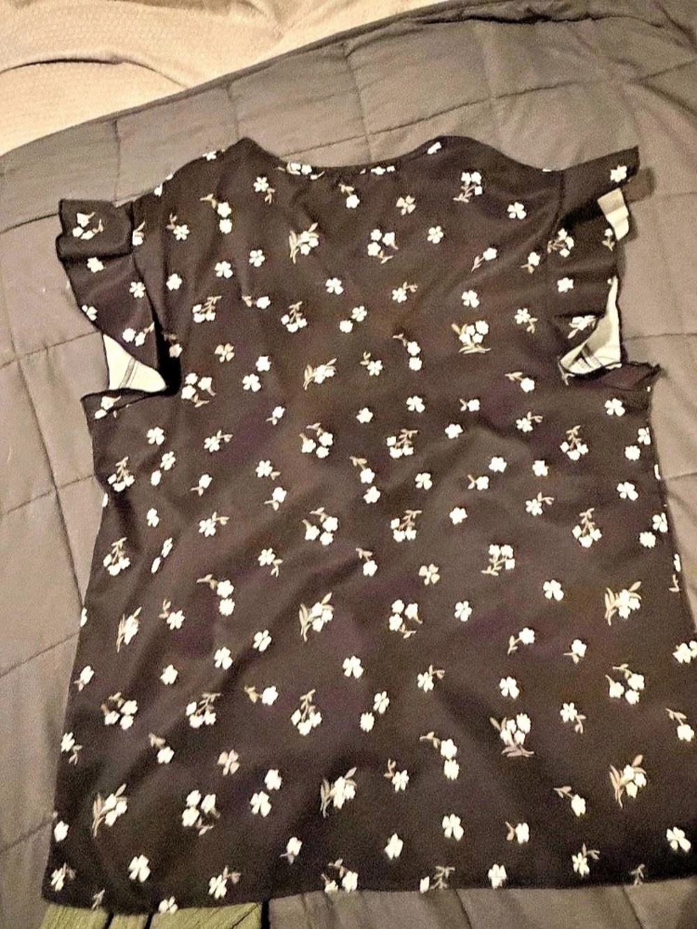 Floral blouse in Black & White Size Medium